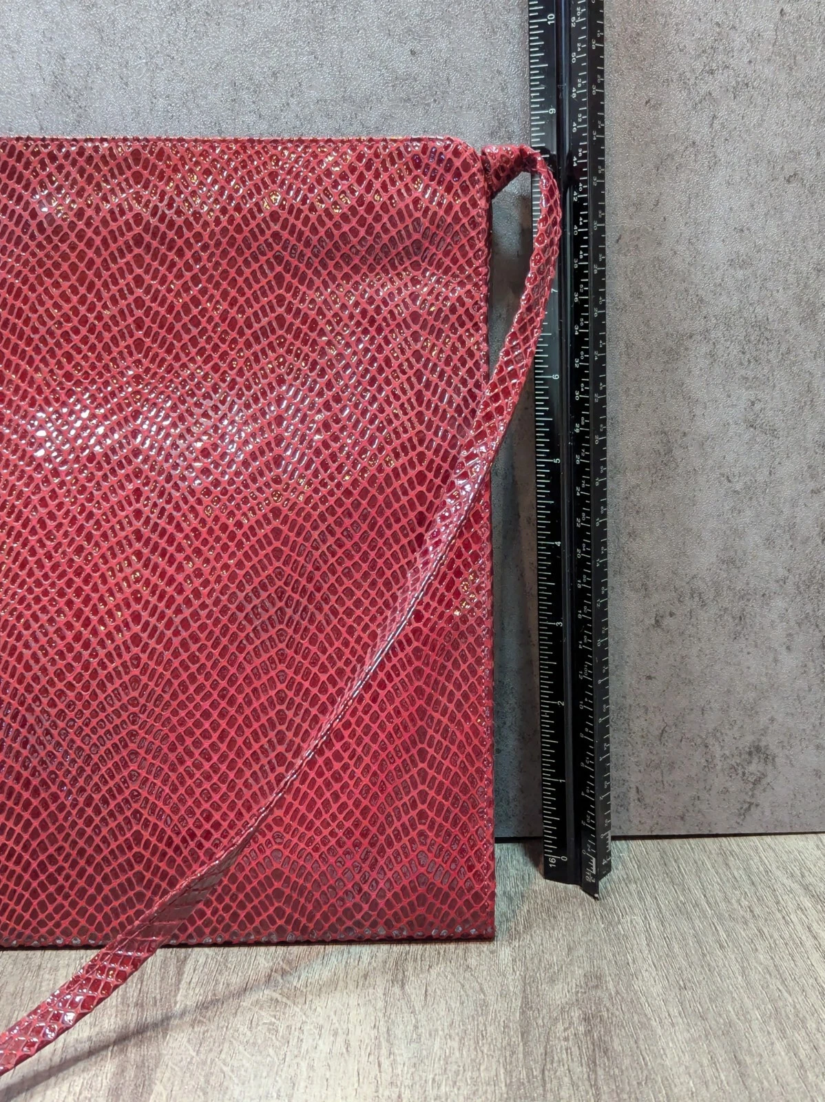 Pochette borsa a tracolla vintage Mario Valentino modello serpente rosso in pelle con cerniera italiana