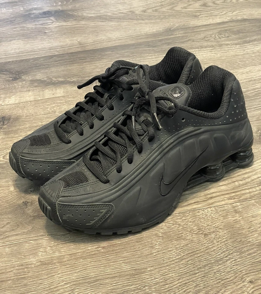 RARE 2019 NIKE SHOX R4 BV1111 001 TRIPLE BLACK MEN’S SIZE 7.5 - Image 2 of 4