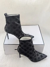 Size 6 Women's Guess	Dafina Pull On Heeled Pointed Toe Black Boots