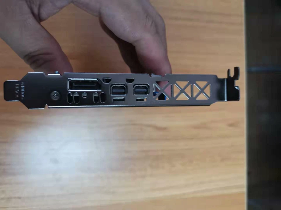 AMD Radeon Pro WX 2100 WX2100 2GB Workstation Graphics Card - Image 3 of 4