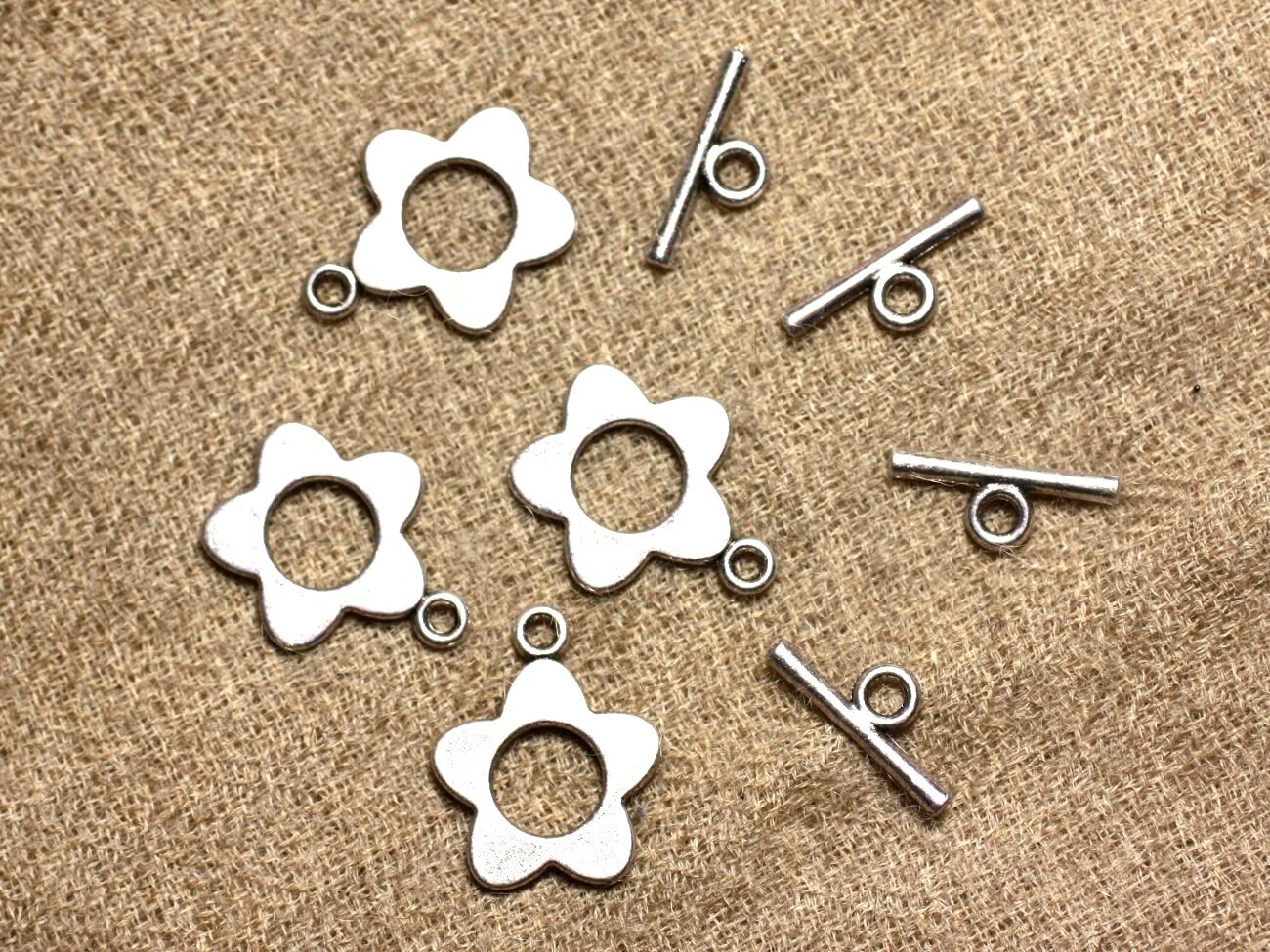 Fermoirs T-barre fleur 20mm en métal argenté au relief ciselé pour haute fantaisie