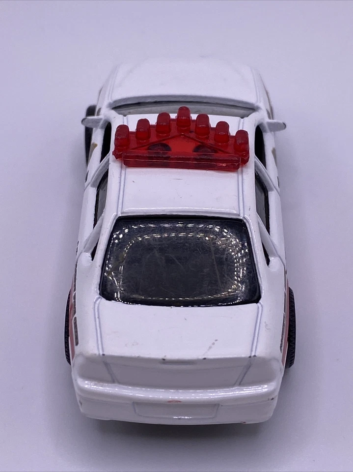 MATCHBOX FIRE CHIEF 2000 Chevrolet IMPALA ~ FIRE-RESCUE ~ UNIT 420 1998 - Image 4 of 4