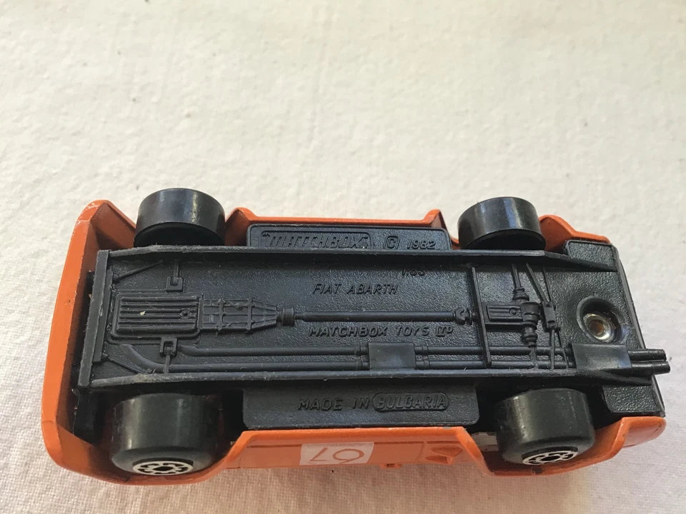 MATCHBOX EDICIÓN BÚLGARA SUPERRÁPIDA FIAT ABARTH NARANJA 'PIRELLI 67' Foto 4 de 4
