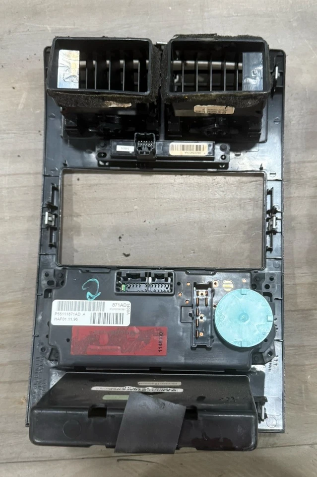 Dodge Charger/Magnum 2008-2010 radio bisel tablero moldura con controles de clima OEM Foto 3 de 4