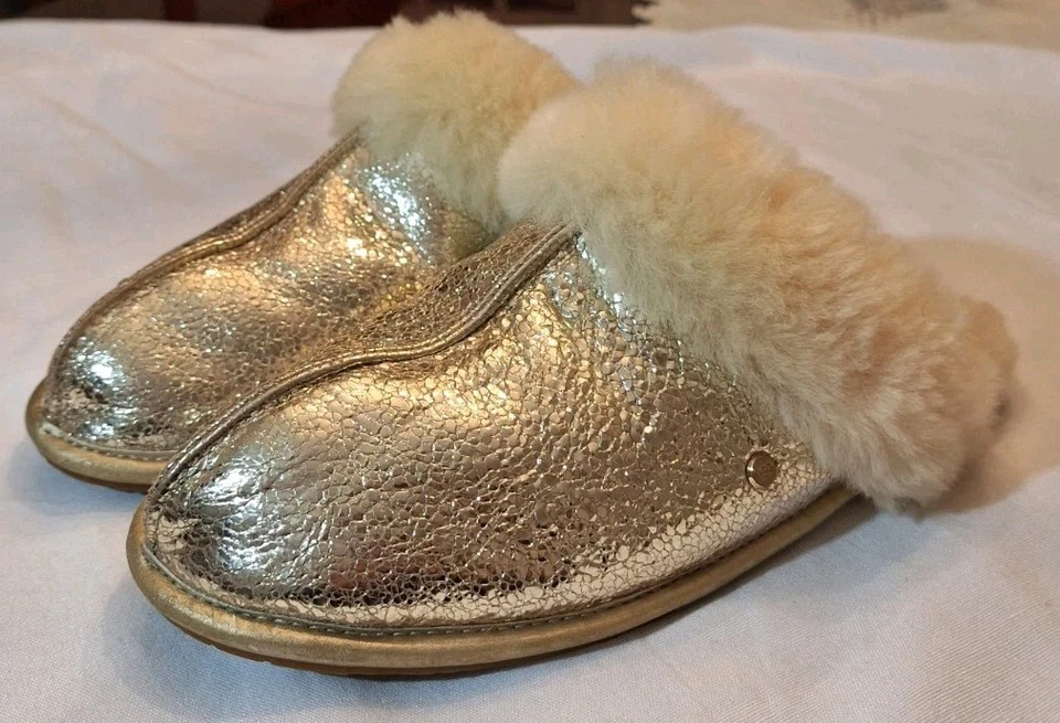 Zapatillas UGG Scuffette II Metálicas Brillantes Doradas Talla 8 Foto 3 de 4