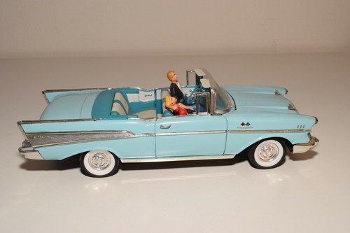 A29 1:18 ERTL CHEVROLET BELAIR BEL AIR AZUL CLARO CASI COMO NUEVO - Imagen 4 de 7