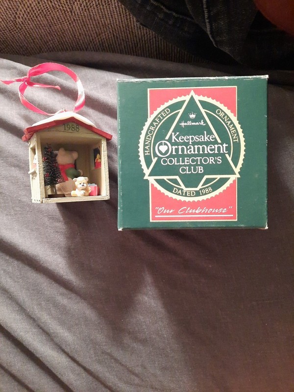 VTG Hallmark Keepsake Ornament Collector's Club 1988 "Our Clubhouse" Christmas