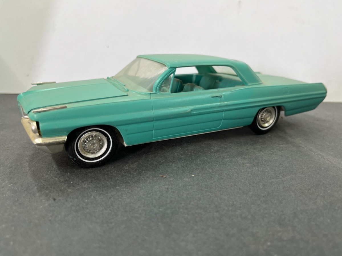 C4 AMT 1962 Pontiac Bonneville Hardtop Built Model Vintage 1