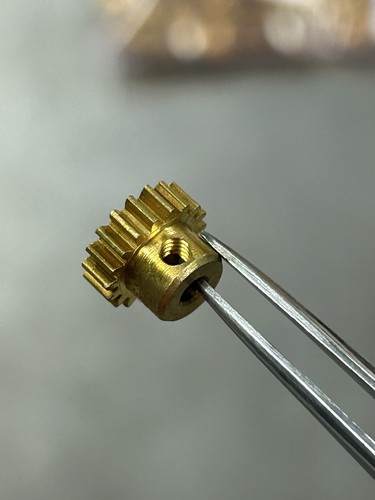QTY 1 TRADESHIP BRASS PINION GEAR MODULE 0.5 PITCH 18 TEETH .091" BORE SLOT CAR - Picture 9 of 18