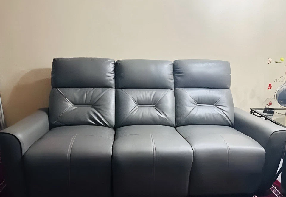 Sofá reclinable y sofá de dos plazas Foto 2 de 4