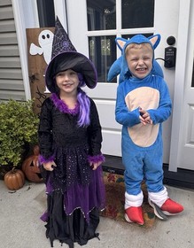 sonic 2 hedgehog costume With Air Filled Head. No tag but  child in Pic Is 4 1/2