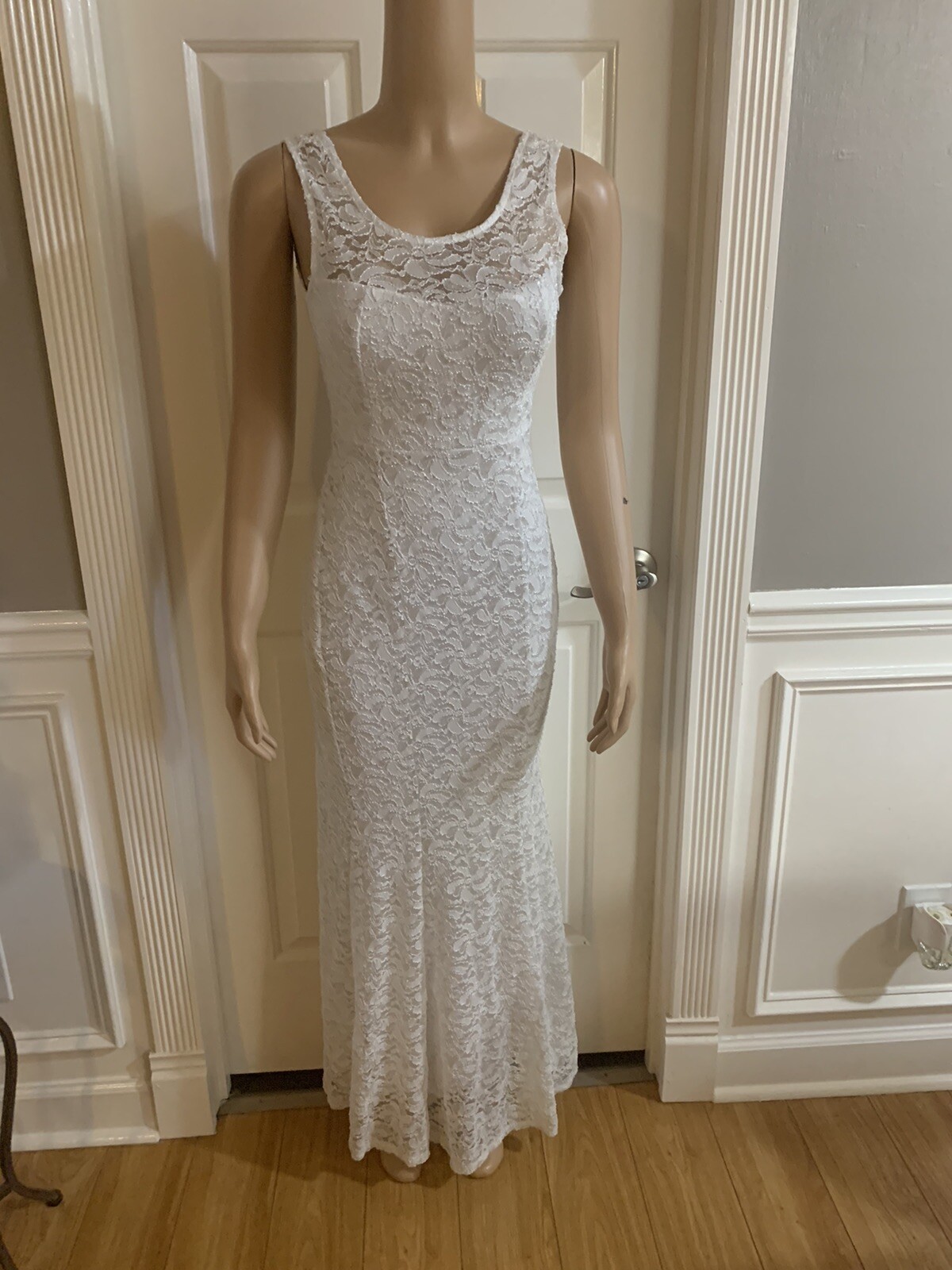 Women Junior white lace bodycon Mermaid maxi dress Size (S) Sleeveless