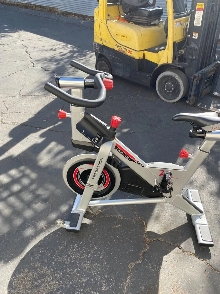 Bicicleta de ciclismo de interior Freemotion S11.9 Carbon Drive bicicleta comercial gimnasio de giro Foto 2 de 4