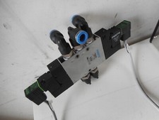 FESTO 5/2 DOUBLE SOLENOID VALVE -- 24VDC Coils -- CPE18-M1H-5J-QS-10 -- 163159