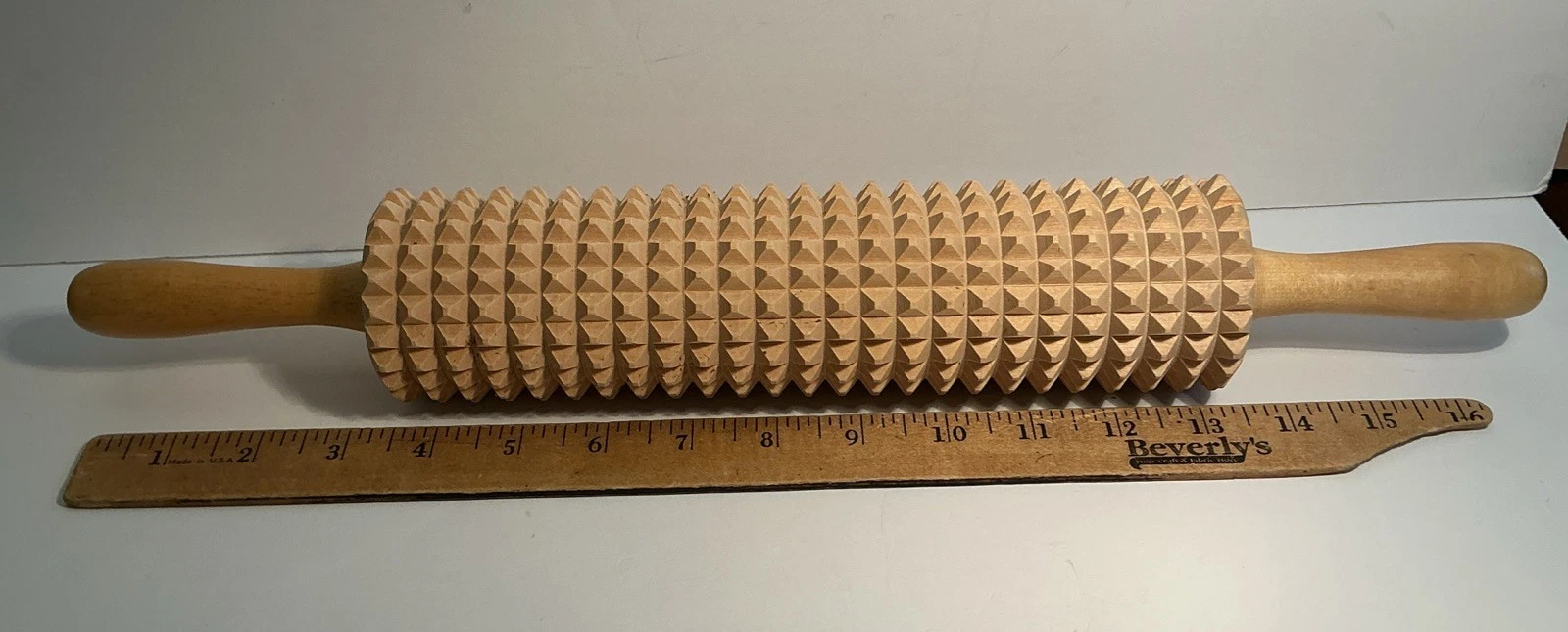 Swedish Full-Size Deep Hobnail Notched Rolling Pin Excellent Condition