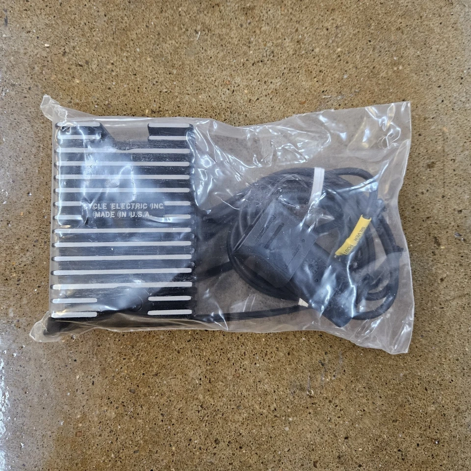 Regulador eléctrico de ciclo CE324 para Harley Davidson Dyna 1999-2003 OEM 74518-99 Foto 2 de 4