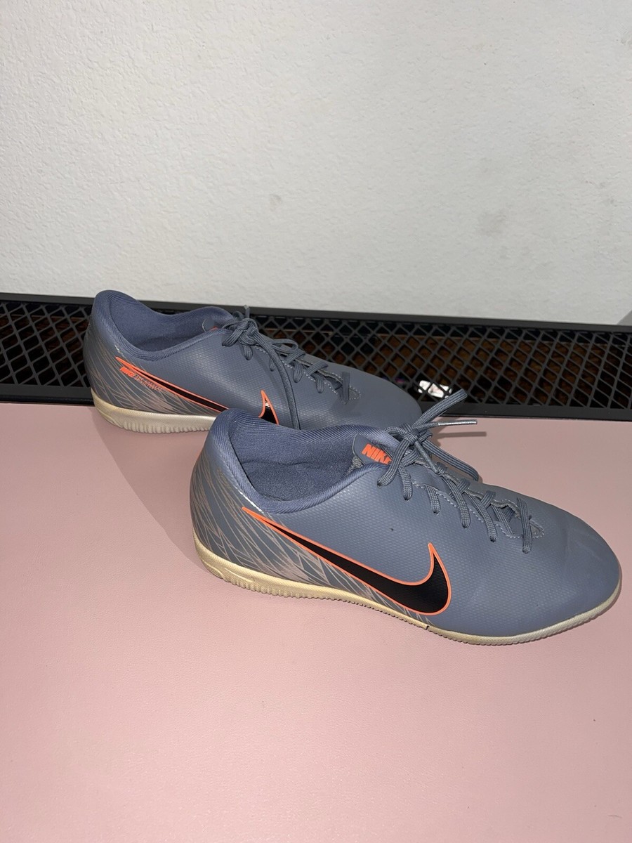Nike JR Vapor Untouchable Shark 3 Youth Soccer Size 4.5Y