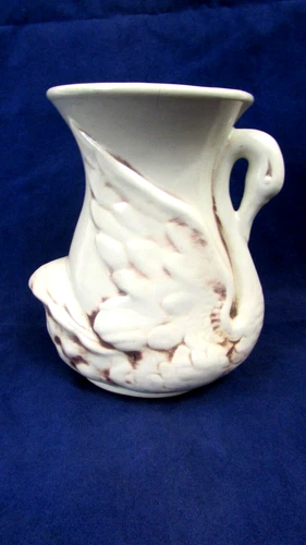 Red Wing USA #257 Art Pottery Ceramic 6 1/2” White Swan Vase 1929  ***AS IS***