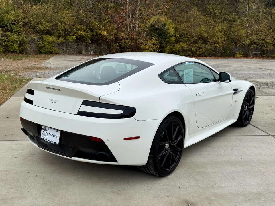 2015 Aston Martin Vantage GT , TECHNOLOGY PKG, W/ 700W PREMIUM AUDIO - Image 3 of 4