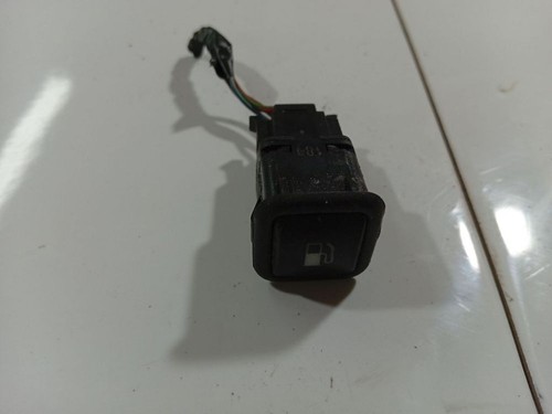 Volkswagen Passat 1999 Fuel Cap Switch (Gas Fuel Door Switch Butto #2582990-42