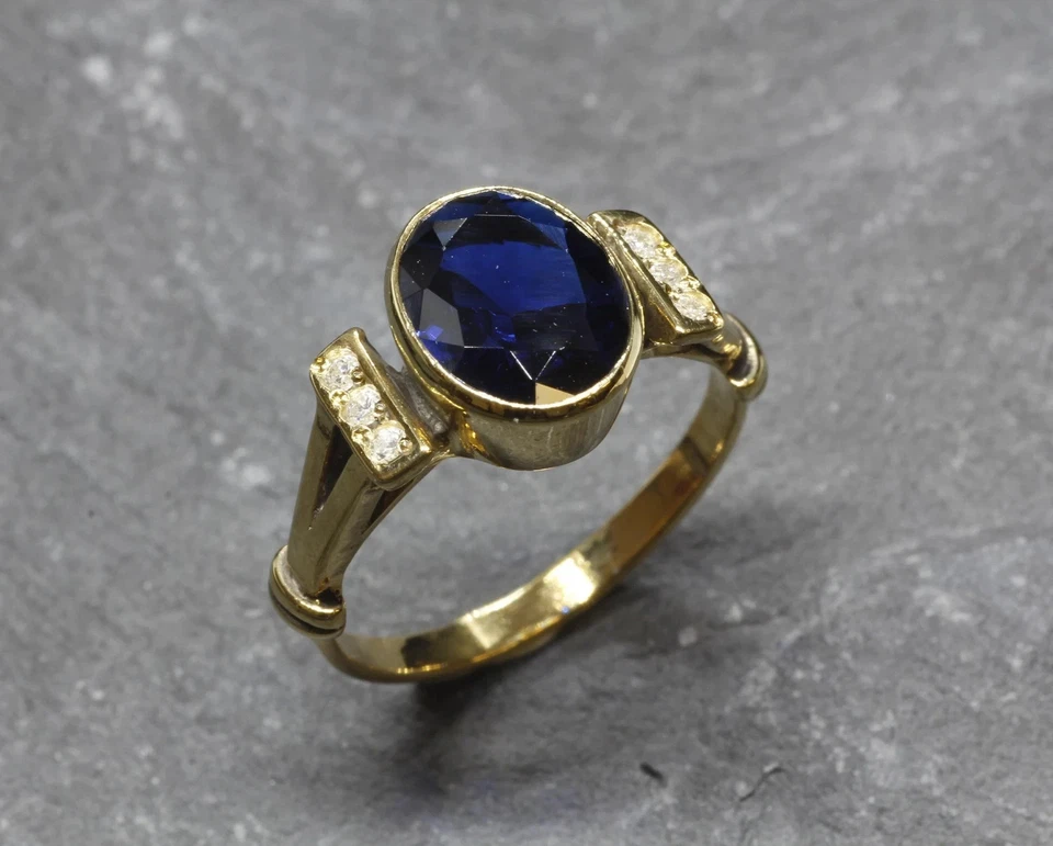 Anillo de compromiso de diamantes y zafiros naturales de corte ovalado de 2,60 quilates de oro amarillo de 14 quilates talla 6 Foto 4 de 4