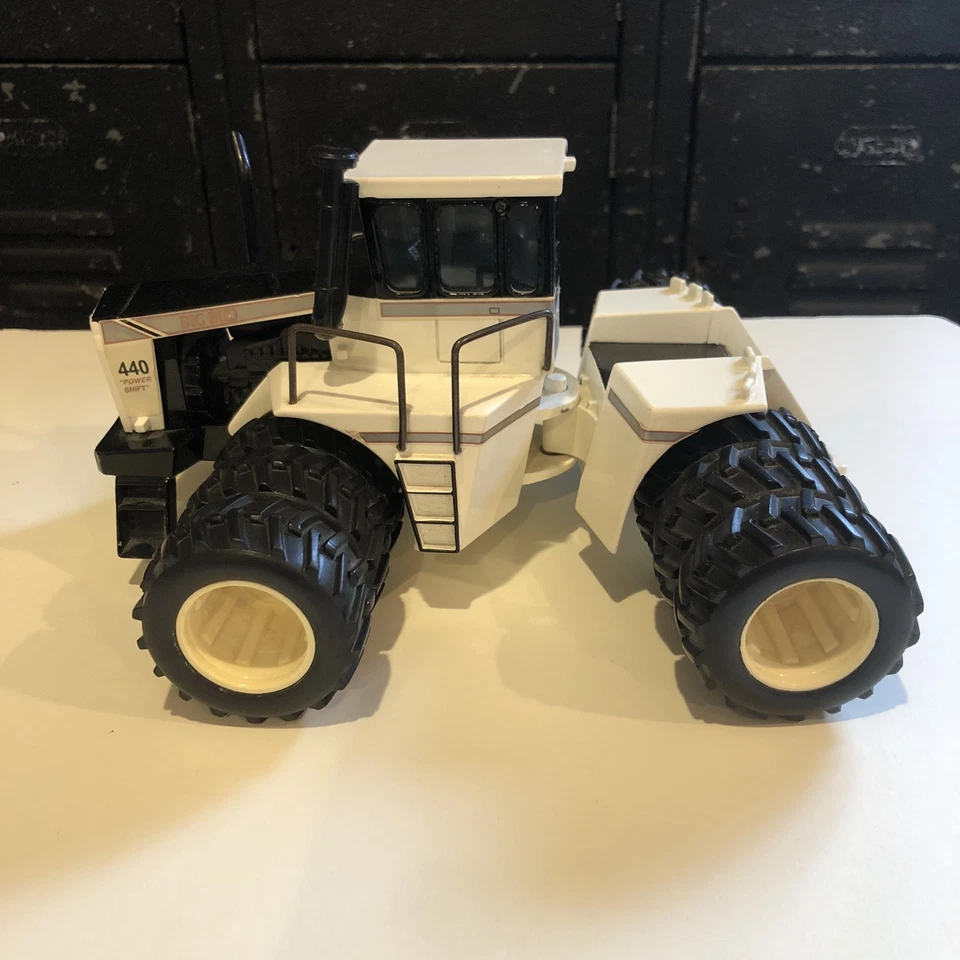 Vintage Ertl Big Bud 440 Power Shift 1/32 Scale Tractor Metal Model - Image 2 of 4