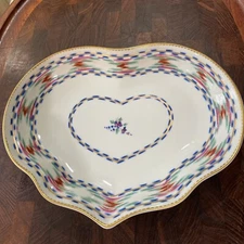 Mottahedeh Bargello Heart-Shape Dish Shallow Bowl, Large Vista Allegre 10 x 8 in