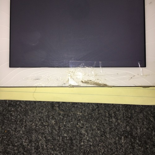 Apple iPad 2nd Gen Cracked Screen - Afbeelding 2 van 4