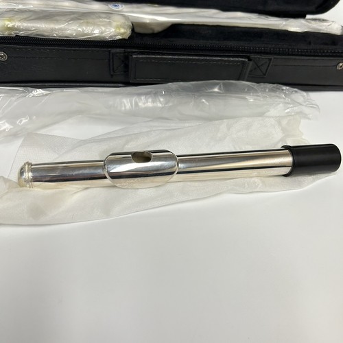New Silver Plated Student Flute With Case and Cleaning Rod Great Condition NIB - Picture 2 of 13