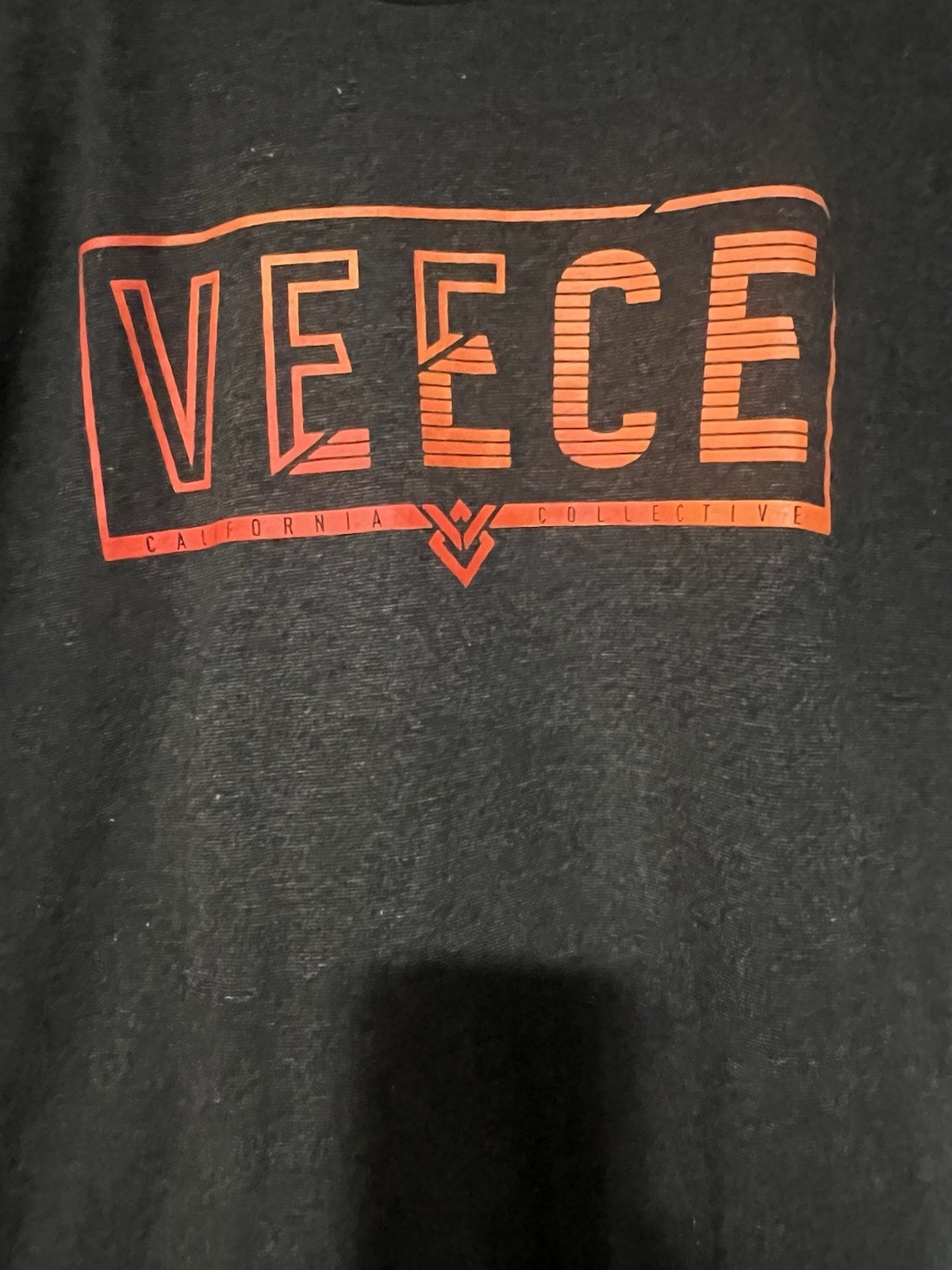 Men’s Veece Basic Tee Size Medium BTS! - image 2