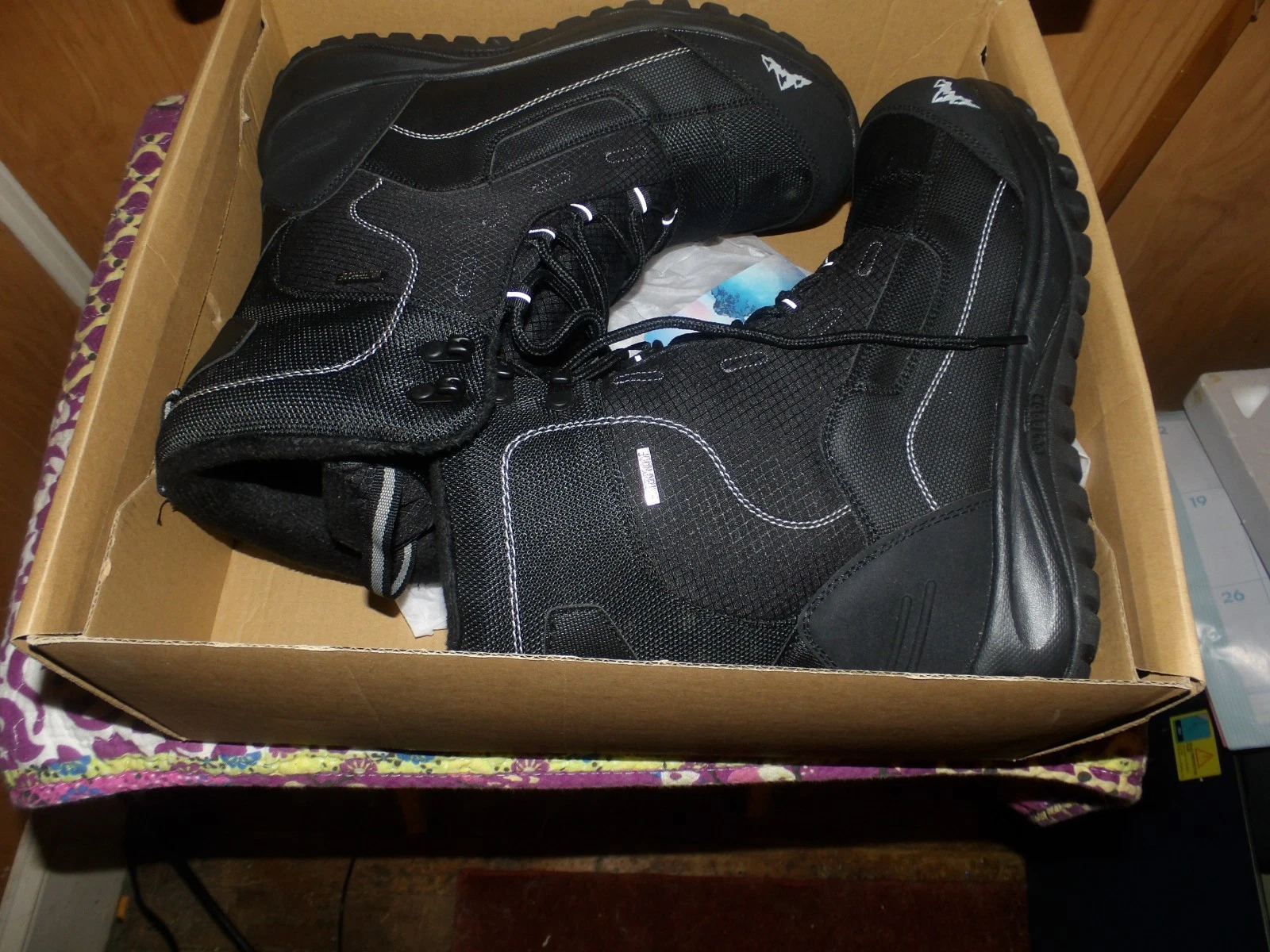 ROCKMARK MENS WINTER SNOW BOOTS MID CALF WATERPROOF BRAND NEW SIZE 8
Opens in a new window or tab