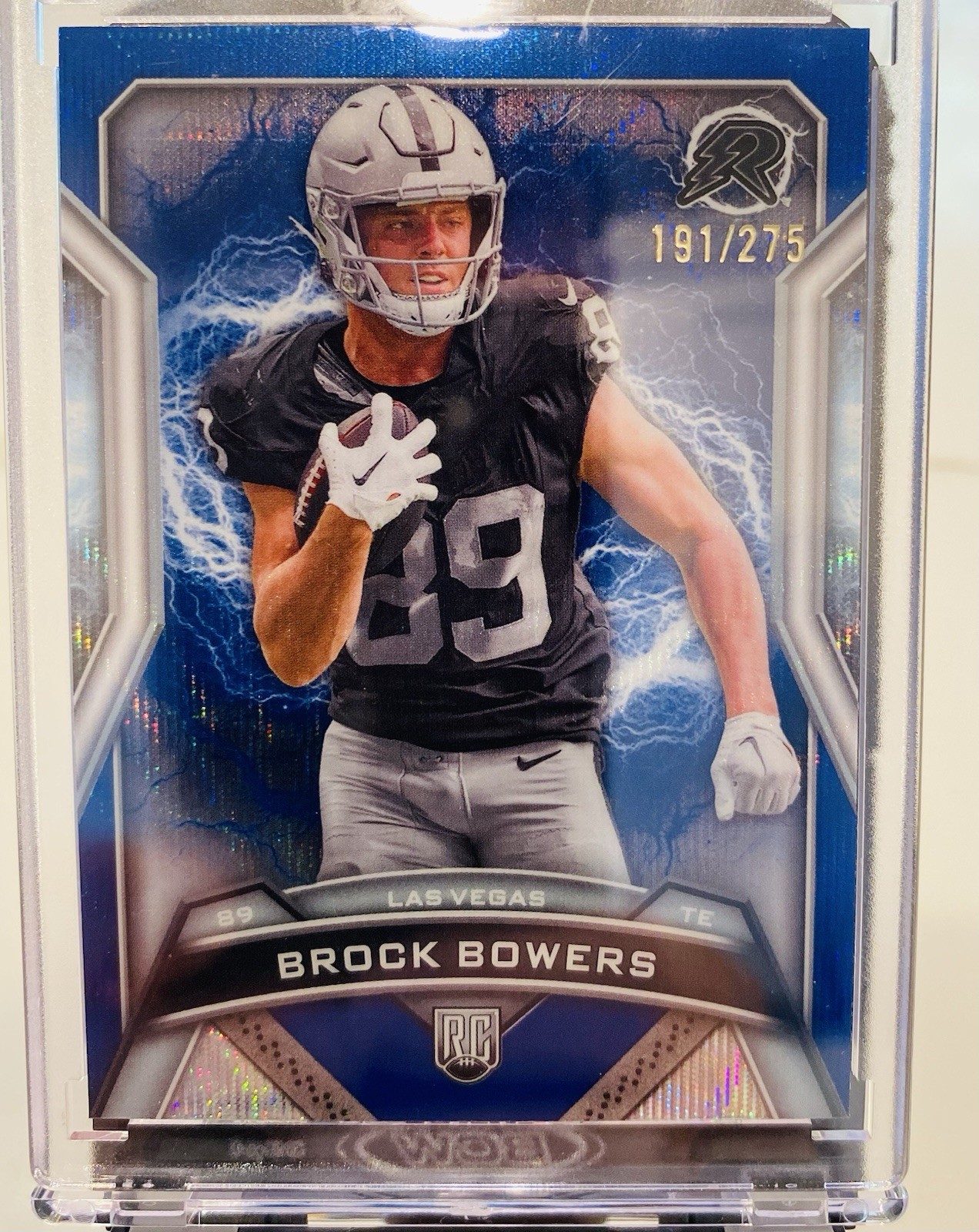 2024 Topps Resurgence - Rookies Brock Bowers #147 Navy Surge Refractor /275 (RC)