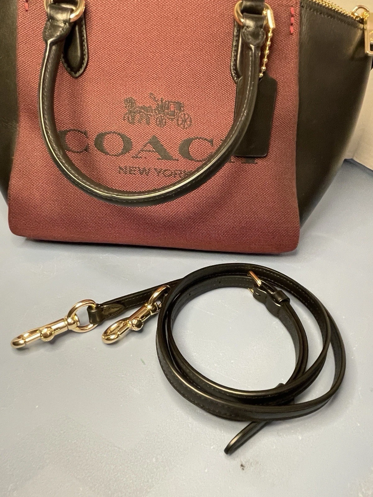 Borsa a tracolla Coach Elise Badge jacquard nuova viola e nera