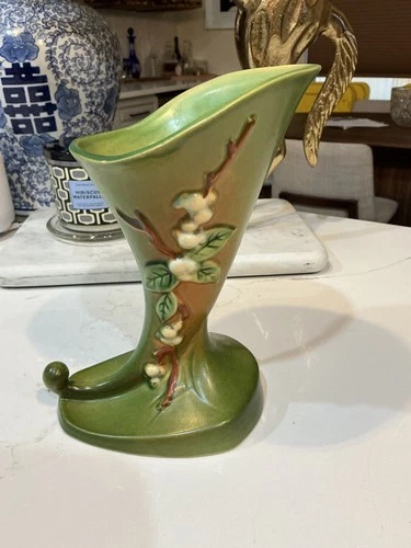 Roseville Snowberry Green 1947 Mid Century Modern Pottery Cornucopia Vase 1CC-8”