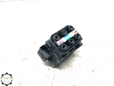 2012-2018 MERCEDES CLS550 W218 AIR SUSPENSION SUPPLY VALVE BLOCK MODULE OEM