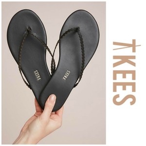 tkees scalloped flip flops