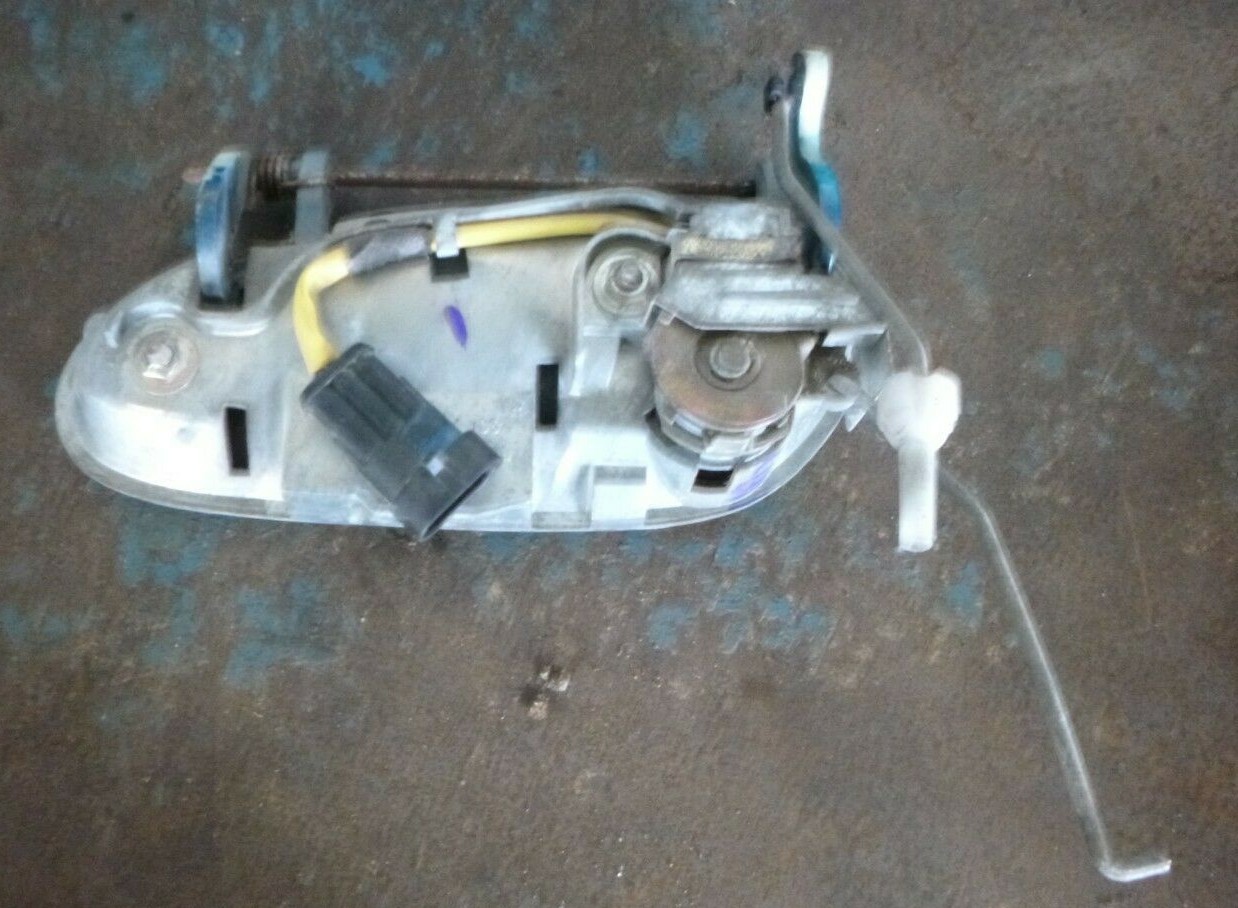 Holden Commodore VZ Right Front Outer Door Handle eBay