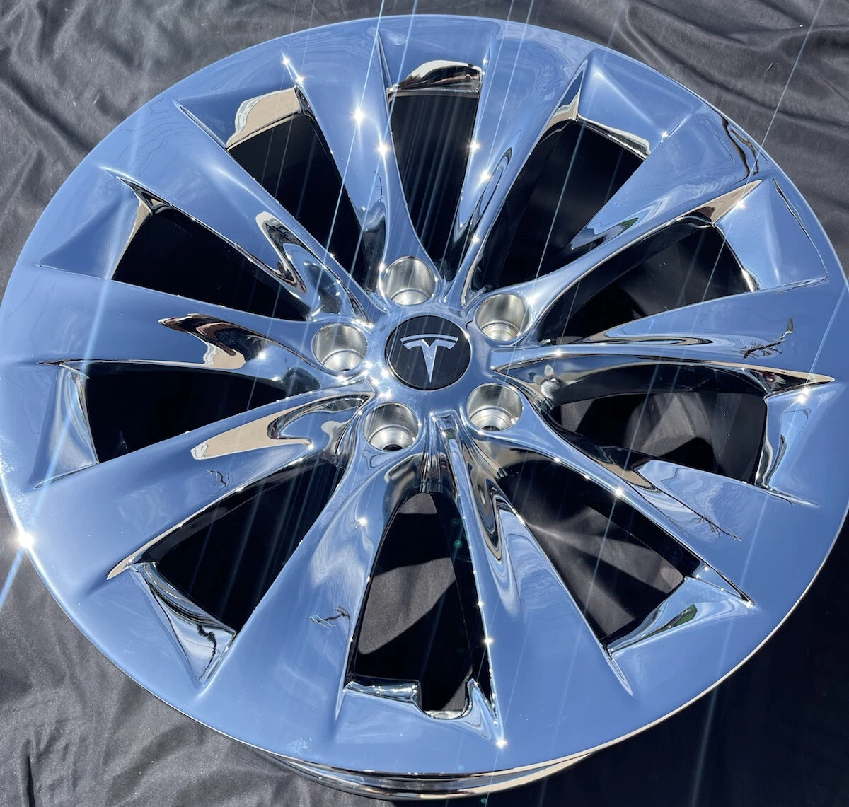 Tesla on sale chrome wheels