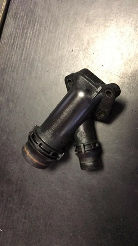 BMW 1 3 5er E60 E87 E90 Wasserpumpe Thermostat Anschluss Flansch Rohr 2247744