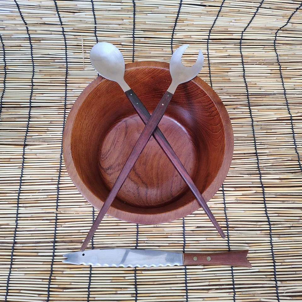 VINTAGE MID CENTURY MODERN TEAK WOOD SALAD BOWL SERVER ROSEWOOD FISH BREAD KNIFE