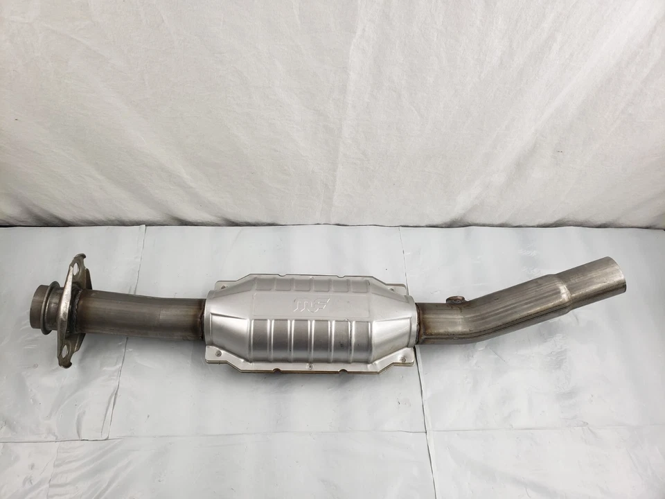 New MagnaFlow 23265 HM Direct Fit Catalytic Converter for 1995-1998 Dodge Neon Foto 2 de 4