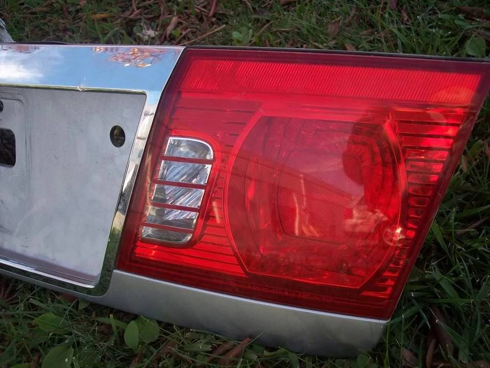 DP1133 Kia Optima 2003 2004 2005 trunk lid LICENSE Panel tail light - Image 2 of 4