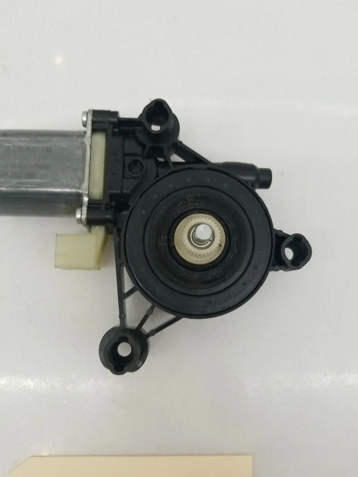 2015 Volkswagen Golf передний правый пассажирский мотор стеклоподъемника 5Q0959802B оригинальный - Изображение 2 из 4