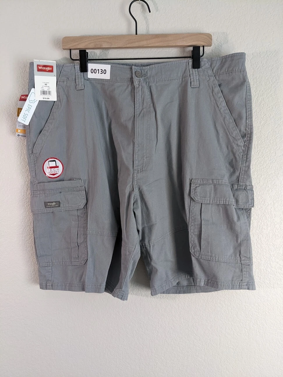 -00131 Wrangler Gray Cargo Relaxed Fit Shorts 40x10 NWT