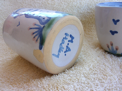 VINTAGE M.A. HADLEY POTTERY USA - 2 HAND PAINTED SPOT DOG MUG & CUP "THE END" GU - Picture 7 of 8