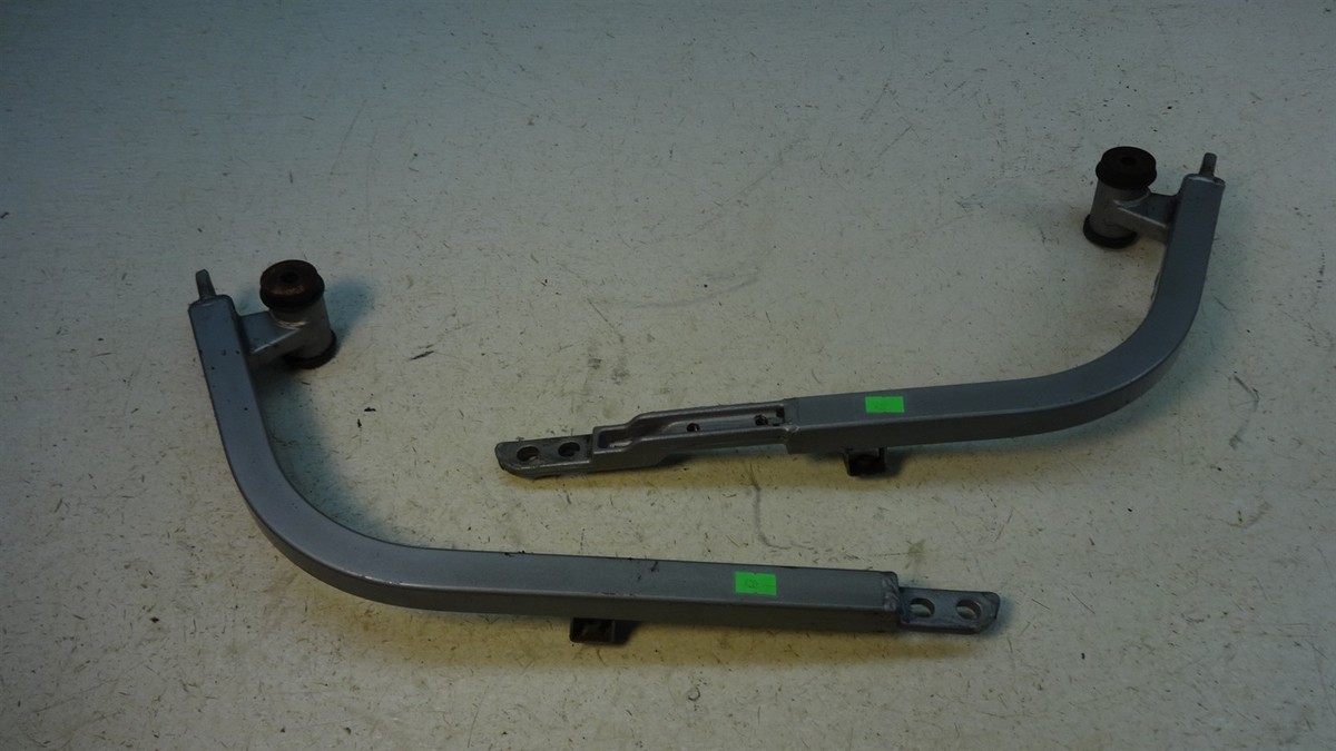 1986 Kawasaki ZX600 Ninja ZX 600 K438. lower sub frame bar