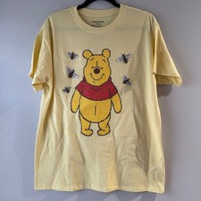 Disney Winnie the Pooh T-Shirt Mens Medium Yellow Excellent Embroidered Bees
