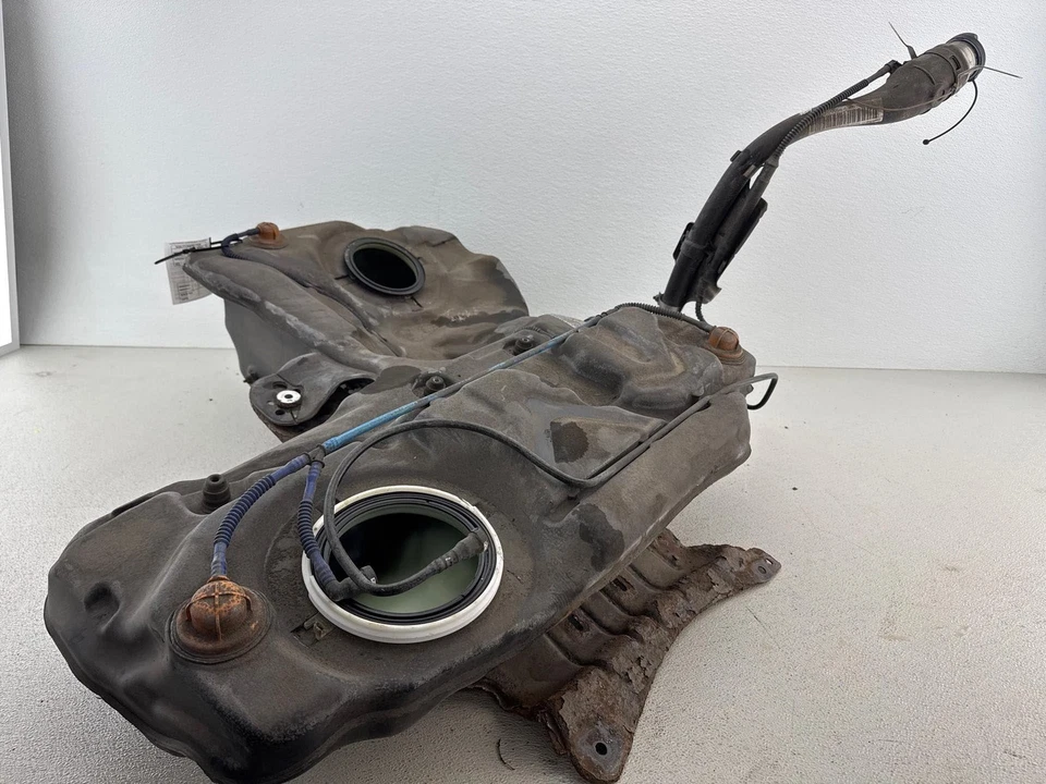 Audi A4 Quattro 2008-2015 AWD depósito de tanque de gasolina con cuello de llenado OEM Foto 2 de 4