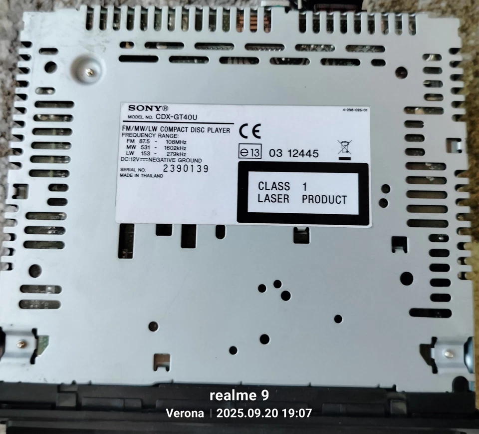 Sony CDX-GT4OU FM/MW/LW COMPACT DISC PLAYER/FREQUENZ RANGE  - Immagine 2 di 4