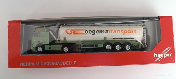 Camion cisterna Volvo. Herpa 1/87